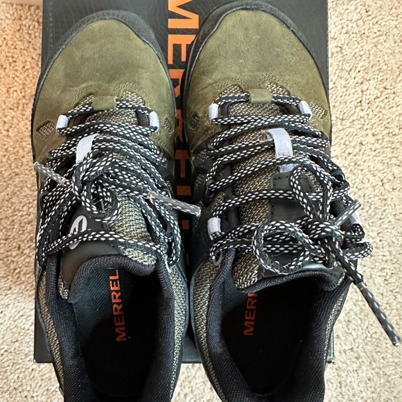 New in Box Merrell Green and Black Hiking Trail shoes, size 5.5 - Picture 6 of 7